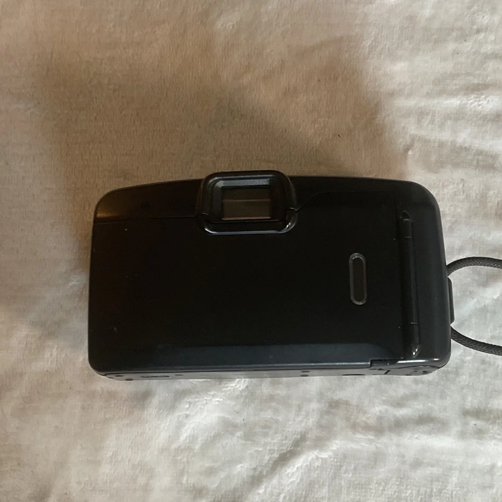 Canon Snappy QT Black and Gold Camera - Picture 3 of 6